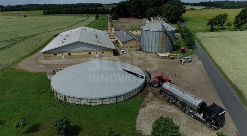 Low-dose acidification to reduce methane emissions from storage facilities should take place in late spring. It is currently achieved by adding sulfuric acid (96%) during intense mixing. Photo: Søs Lindeborg Pedersen, SEGES Innovation.